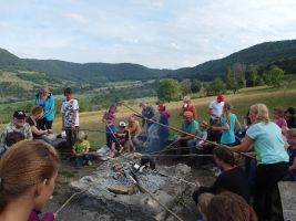 Gemeinsames Grillen mit den Eltern und Geschwistern der Chorkinder