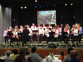 Der Chor Stimmgabel bei seinem Auftritt im ersten Programmteil