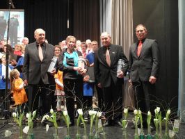 Ehrenvorstand Horst Pösl sowie die ehemaligen Vorstände Irene Heubach und Werner Koch (von links) zusammen mit dem ersten Vorsitzenden Dieter Waller