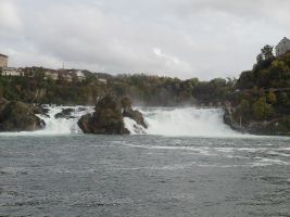 Bekannter Anblick - jetzt ganz nah: Der Rheinfall