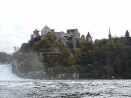 Gegenüber dann das Schloss Laufen