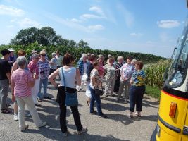 Gespannt warten die Damen, was auf sie zukommt