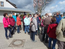 An der Haltestelle Nußweg in Nellingen startet die Wanderung