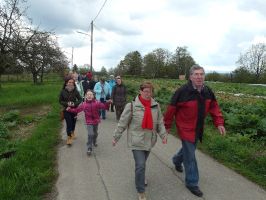 Am Ortsrand von Nellingen entlang geht es Richtung Parksiedlung