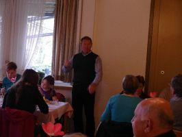 Vorstand Dieter Waller bei seiner Begrüßung in der Gaststätte Waldheim