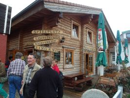 Ankunft in Gospoldshofen vor der Käserei Vogler