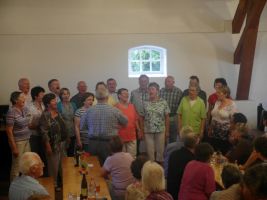 Der Chor OBLIGATO singt für die Gäste aus Frankreich