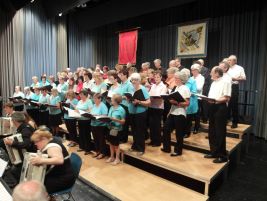 Bei der Matinee am Sonntag stehen die Sängerinnen und Sänger aus Denkendorf und Meximieux gemeinsam auf der Bühne