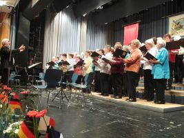 Gerhard Werz mit seinem Frauenchor