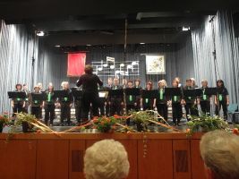 Auch der Chor STIMMGABEL unter der Leitung von Erika Wagner überbringt einen musikalischen Geburtstagsgruß
