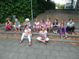 Nach einem gelungenen Spielenachmittag lassen sich die KLANGSTERNCHEN ihr Eis schmecken ... 