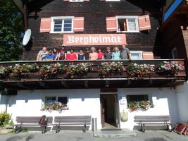 Das obligatorische Gruppenfoto mit allen Teilnehmern am Abreisetag …