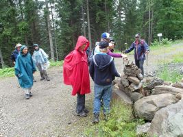 Die Regenjacke ist am Samstag unverzichtbar - immer wieder fängt es aufs Neue an zu regnen …