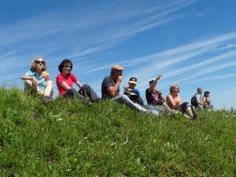 Was am Vortag unmöglich war klappt am Sonntag: Gemütliche Mittagsrast auf einer Wiese!