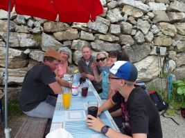 Kleine Trinkpause auf der Söller-Alpe