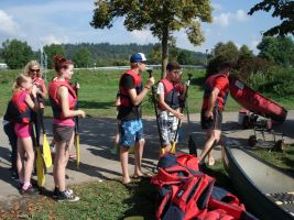 So, es kann losgehen: Auch die Schwimmwesten sind angelegt ...