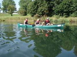 Hier die Jungs in ihrem Kanu ... 