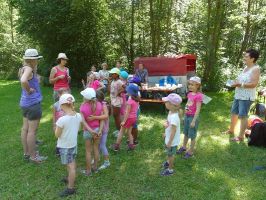 Für den Spieleparcours werden drei Gruppen gebildet