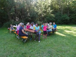 Am frühen Abend treffen nach und nach die Eltern und Geschwister der Chorkinder ein
