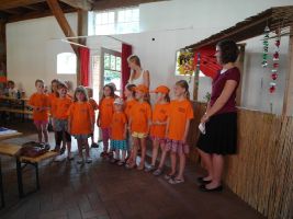 Die KLANGSTERNCHEN warten auf ihren Auftritt