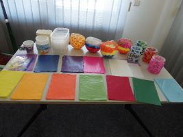 Das Bastelmaterial liegt bereit - es kann losgehen!