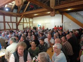 Gespannt warten die Gäste bis es los geht