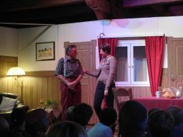 Susi versucht Franz auszuquetschen - er erzählt aber nichts ...