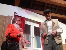 Inmitten des Durcheinanders versucht Taxifahrer Matthes an sein Fahrtgeld zu kommen