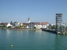 Beim Ablegen der Fähre bietet sich ein toller Blick auf Friedrichshafen