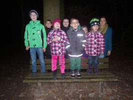 Die Chorkinder unterwegs im Wald