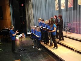 Die Kids von FERMATE sind ganz konzentriert bei der Sache 