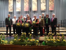 Gemeinsames Foto mit allen geehrten Vereinsmitgliedern 