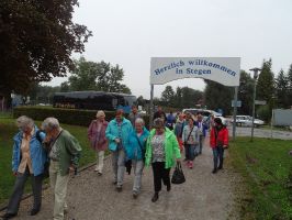 Die Damen auf dem Weg zum Anlegesteg