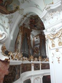 Blick auf die Kirchenorgel