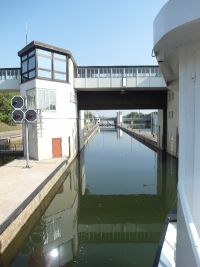 Einfahrt in die Schleuse Heilbronn