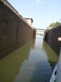 Geschafft! Das vordere Schleusentor öffnet sich ...