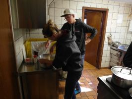 Puh, das ist ganz schön anstrengend, eine so große Menge Spätzleteig zu machen ...