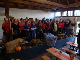 Nach dem Einsingen folgt die Stellprobe auf der Bühne ...