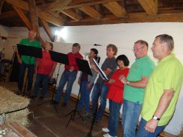 Die STIMMGABEL-Sänger mit einem originellen Titel über das tragische Ende von Onkel Giacometos einzigartigem Hahn