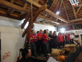 Die Sängerinnen und Sänger der STIMMGABEL verabschieden sich mit einer fetzigen Zugabe