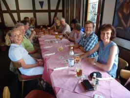 Bei einer gemütlichen Abendeinkehr in Denkendorf lässt man den schönen Tag ausklingenaus