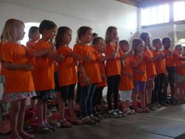 Die KLANGSTERNCHEN bringen am Sonntagnachmittag ordentlich Schwung in die Kelter