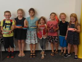 Die Kinder freuen sich am Ende des Nachmittags über ihre Körbchen