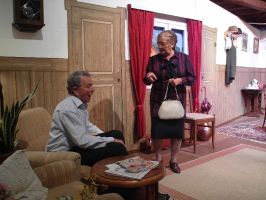 Fräulein Pfleumle möchte unbedingt wissen, was es mit dem geheimnisvollen Brief auf sich hat ...