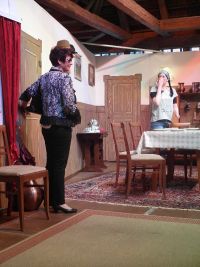 Frau Susanne erscheint wie angekündigt und möchte den Opa sprechen ...