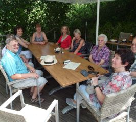 In der gemütlichen Gartenwirtschaft lässt es sich gut aushalten!