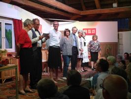 Geschafft! Die Theaterakteure freuen sich über den Applaus der Gäste