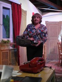 Neugierig ist sie Neuigkeiten und Geheimnissen auf der Spur: Clementine Nagel