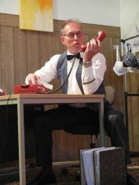 Kasimir Kührmeier nimmt Kontakt zu einer Zeitarbeitsfirma auf ...