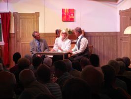 Fräulein Sieglinde unterbreitet den beiden Herren ihre Verbesserungsvorschläge in Sachen Betriebsführung ...